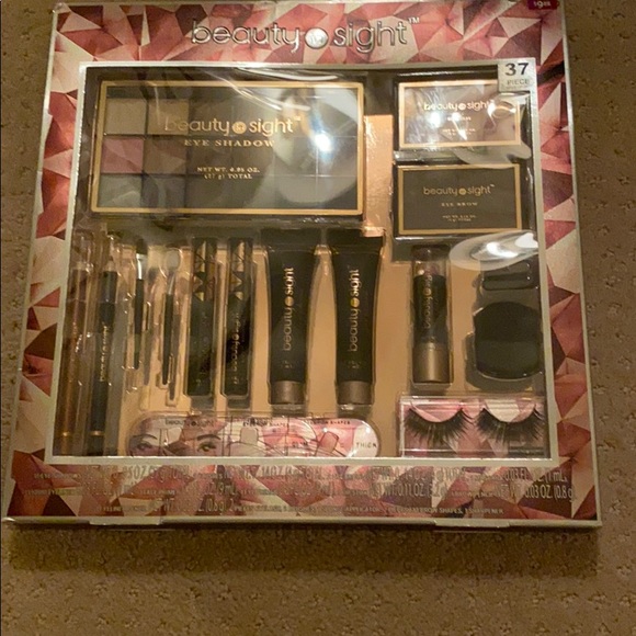 NWT 37 piece makeup set - Picture 1 of 6
